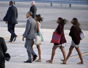 President Barack Obama, left, walks with his daughter Sasha, second from left, and two of her friends to Marine One upon arriving at JFK International Airport, Friday, July 17, 2015, in New York. (AP Photo/Frank Franklin II)