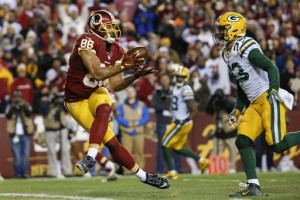 Washington Redskins tight end Jordan Reed (86) pulls in a touchdown pass under pressure from Green Bay Packers strong safety Micah Hyde (33) during the first half of an NFL wild card playoff football game in Landover, Md., Sunday, Jan. 10, 2016. (AP Photo/Alex Brandon)