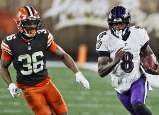 Lamar Jackson keeps Ravens in playoff picture