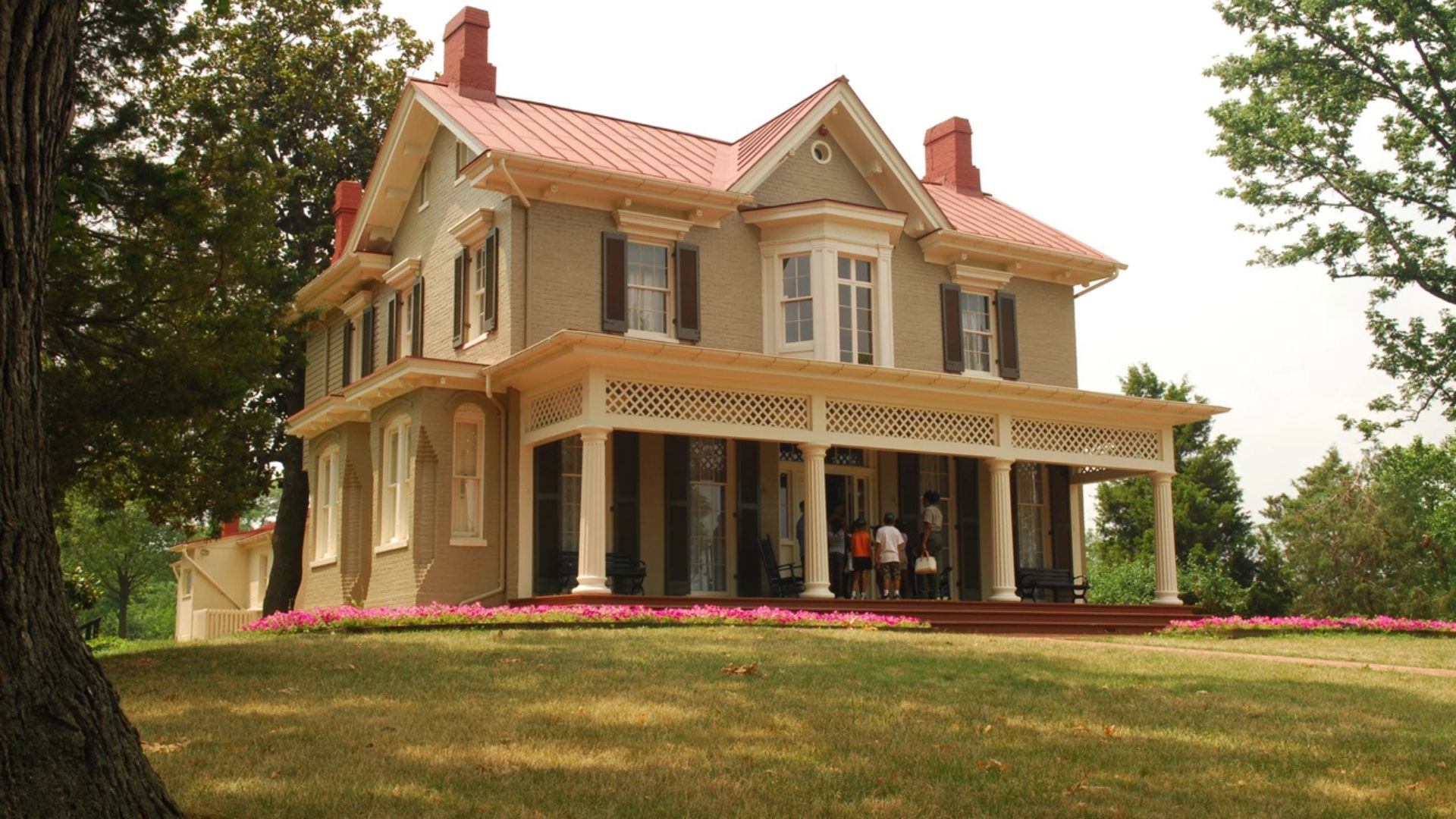 D.C. Mayor Bowser, National Capital Parks – East and Congress honor ‘The Lion of Anacostia’ 