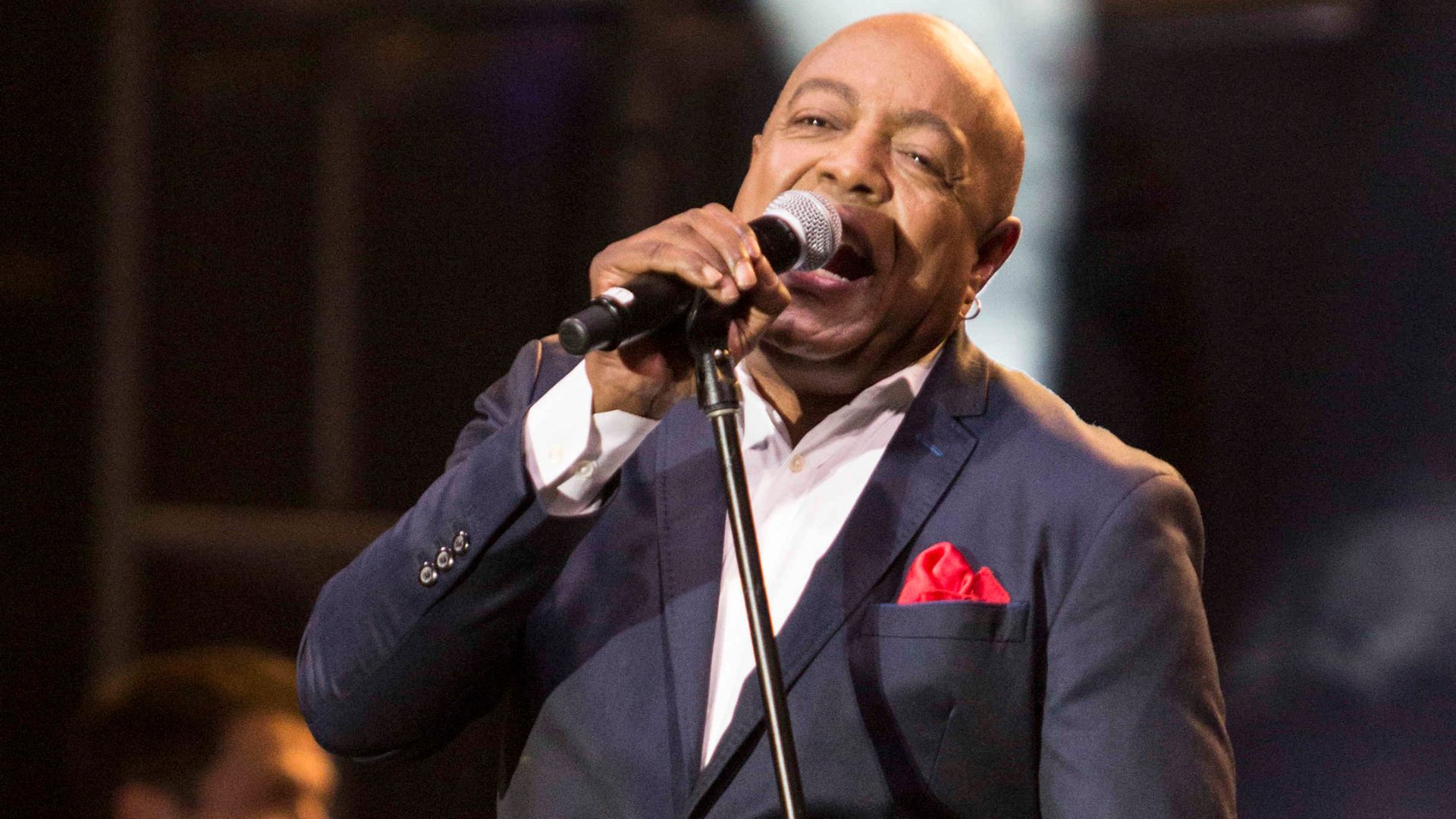 Peabo Bryson, known for duets from Disney’s ‘Aladdin’ and ‘Beauty and the Beast,’ has died at 75