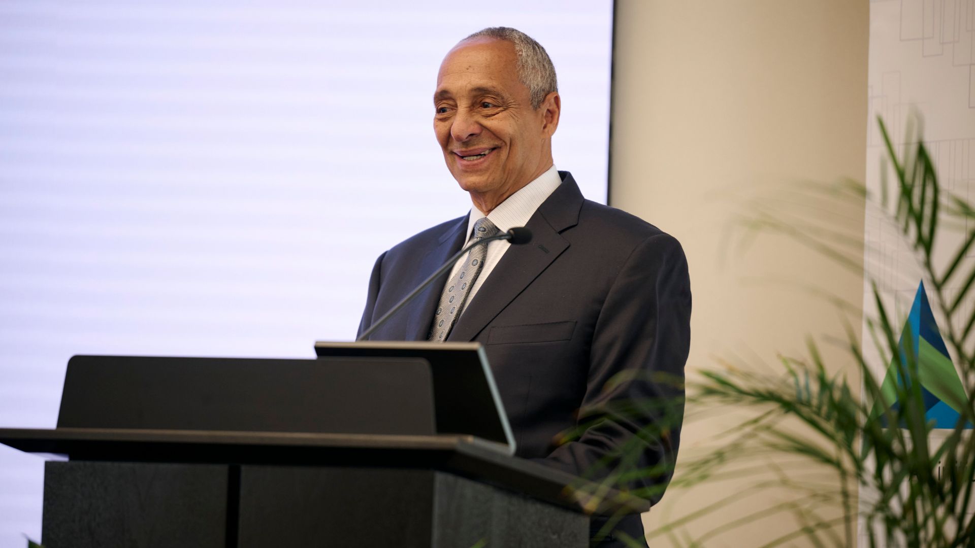 District leaders celebrate strides in local and minority business contracting